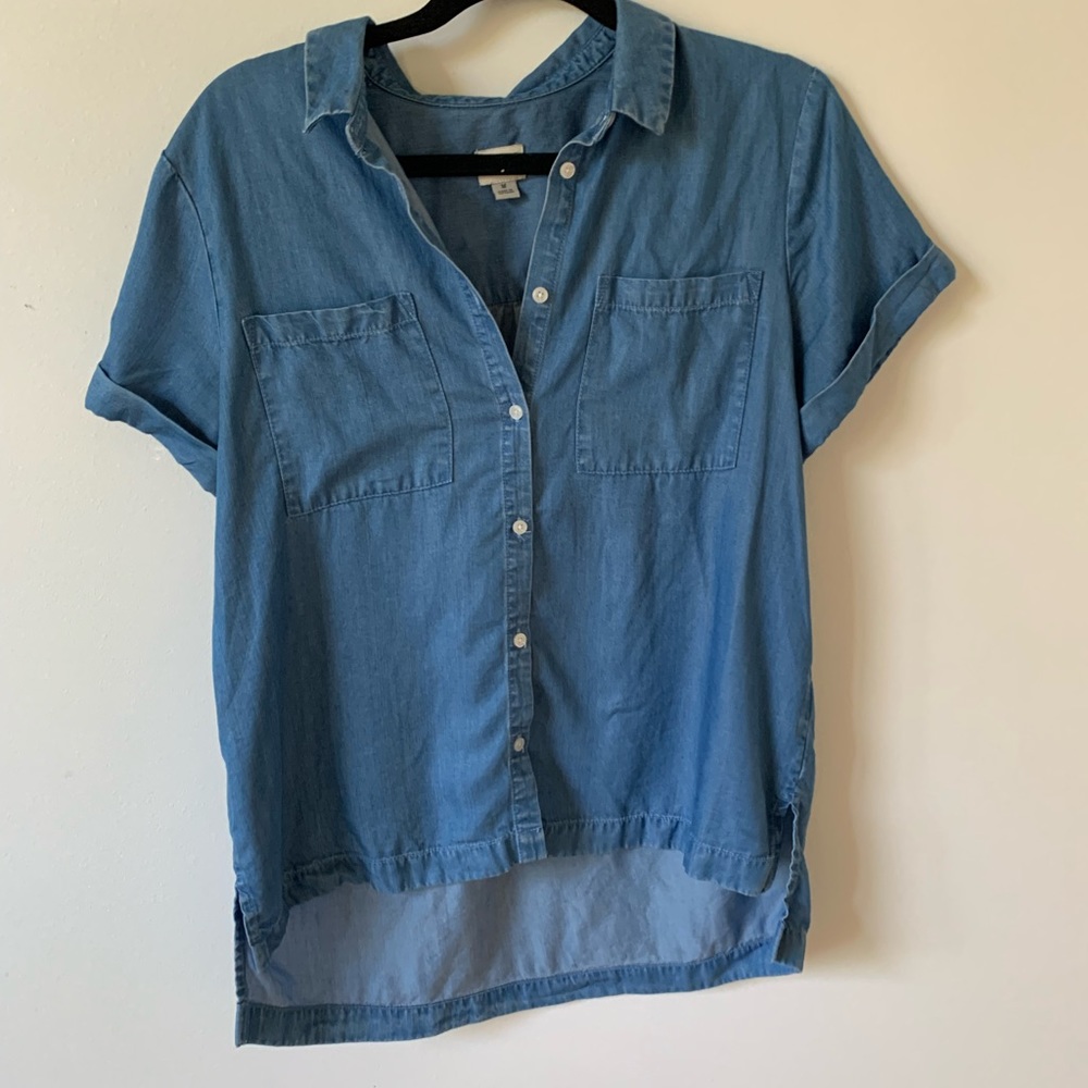 Short sleeve chambray blouse